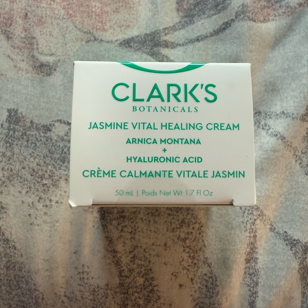 Moisturizer Cream in White with Hyaluronic Acid